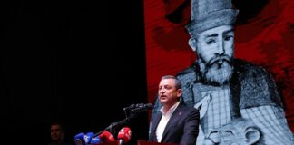 CHP Genel Başkanı Özgür Özel, Kültür ve Turizm Bakanı Ersoy’a Sert Eleştirilerde Bulundu CHP Genel Başkanı Özgür Özel, Bakan Ersoy'a sert ifadelerle yüklendi.