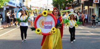 Tekirdağ’da “32. Ayçiçeği Festivali” Başladı Tekirdağ'da "32. Ayçiçeği Festivali" başladı / Fotoğraf: AA