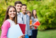 Öğrenci Vizesi Zorlaştı, Kayıtlar Düştü: ABD’de Uluslararası Öğrenci Sayısı Yüzde 17 Geriledi ABD Üniversitelerinden Öğrencilere Uyarı: Trump'ın Seyahat Yasağına Karşı Ülkenize Erken Dönün