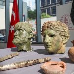 ABD’de Ele Geçirilen 18 Tarihi Eserin Türkiye’ye İadesi İçin New York’ta Tören Yapıldı ABD'de Ele Geçirilen 18 Tarihi Eserin Türkiye'ye İadesi İçin New York'ta Tören Yapıldı