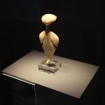 Troya Müzesi’nde 6500 Yıllık Mermer Idol Ziyaretçilerle Buluştu! Milattan Önce (MÖ) 4500 yılına ait, Orta Kalkolitik dönem mermer Kilya tipi idol