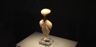 Troya Müzesi’nde 6500 Yıllık Mermer Idol Ziyaretçilerle Buluştu! Milattan Önce (MÖ) 4500 yılına ait, Orta Kalkolitik dönem mermer Kilya tipi idol