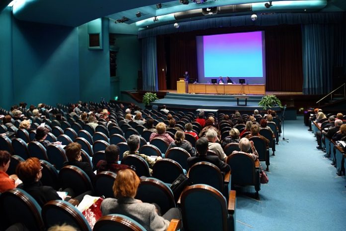 toplanti, salon, konusma, etkinlik Turizmde Güncel Sorunlar ve İstihdam Konulu Panel Yapıldı