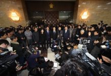 Güney Kore Eski Savunma Bakanı Kim Yong-Hyun’a Seyahat Yasağı Getirildi Güney Kore'de parlamento Devlet Başkanı Yoon'un ilan ettiği sıkıyönetimin kaldırılmasını oylayarak kabul etti