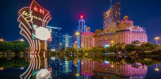 Çin Devlet Başkanı Şi; Makau’nun 25 Yıllık Başarısının Anahtarı: ‘Tek Ülke, İki Sistem’ Anlayışı Çin'in güneyinde, İnci Nehri'nin denize döküldüğü körfezin batı yakasında yer alan Makau, "özel idari bölge" statüsünde, "tek ülke, iki sistem" ilkesiyle yönetilen özerk yapıda bir idari birim olma özelliği taşıyor.