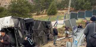 Yolcu Otobüsü Şarampole Devrildi, 1 Kişi Öldü, 24 Kişi Yaralandı