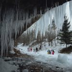 Slovakya’nın Tatra Dağları’ndaki Siklava Skala Şelalesi, Kışın Elinde Buz Heykeline Dönüşüyor Slovakya'nın Tatra Dağları'ndaki Siklava Skala Şelalesi