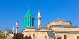 Mevlana Müzesi 2024’te Ziyaretçi Akınına Uğradı: 3 Milyonu Geçti Mevlana Müzesi