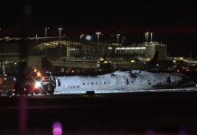 ABD’li Delta Havayollarına Ait Yolcu Uçağı İniş Sırasında Kaza Yaptı