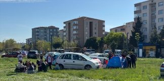 İstanbullular 6,2 büyüklüğündeki depremin ardından sokaklara döküldü İstanbul Deprem