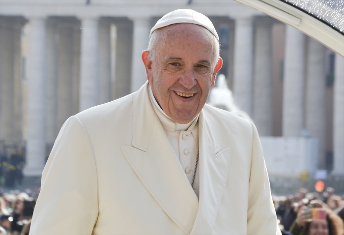 Katoliklerin ruhani lideri ve Vatikan Devlet Başkanı Papa Franciscus'un yerel saatle 07.35'te (TSİ 08.35) 88 yaşında hayatını kaybettiğini bildirdi.