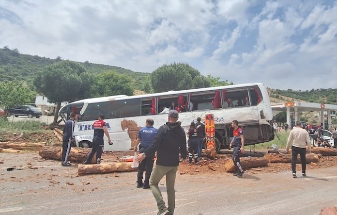 AA-CANAKKALEDE_YOLCU_OTOBUSU_ILE_KAMYON_CARPISTI