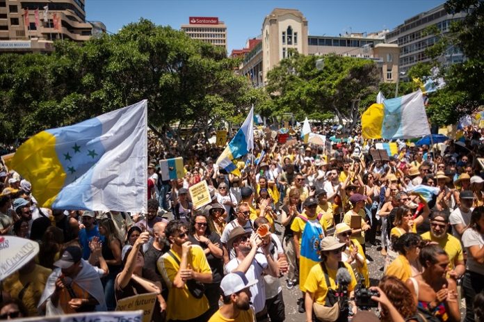 AA-KANARYA_ADALARINDA_TURIZMI_PROTESTO_ETTI