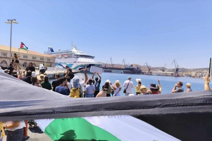 AA-20250722-38630576-38630569-SIROS_ADASINA_GELEN_KRUVAZIYER_ADADAKI_TEPKI_NEDENIYLE_ISRAILLI_YOLCULARINI_INDIREMEDI