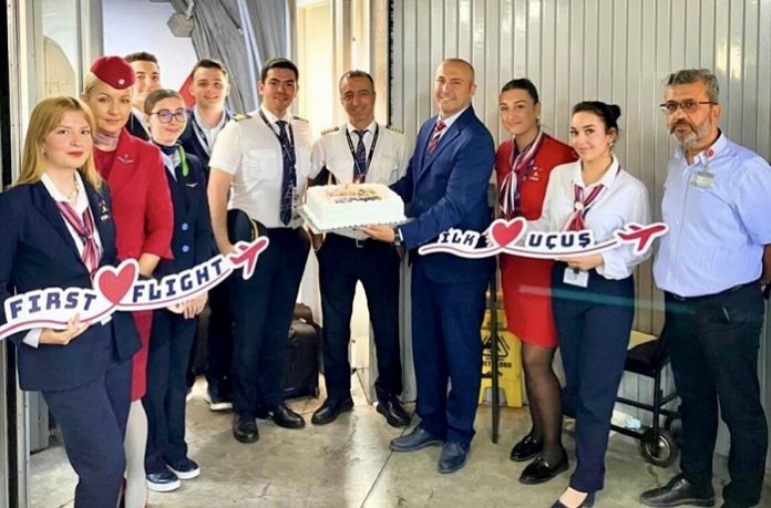 AA-ARNAVUTLUKTAN_DALAMANA_GELEN_ILK_TURIST_KAFILESI_TORENLE_KARSILANDI