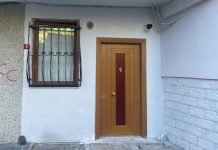 İstanbul’da Eski Mahalle Bakkalında Oturanlar Çoğalıyor