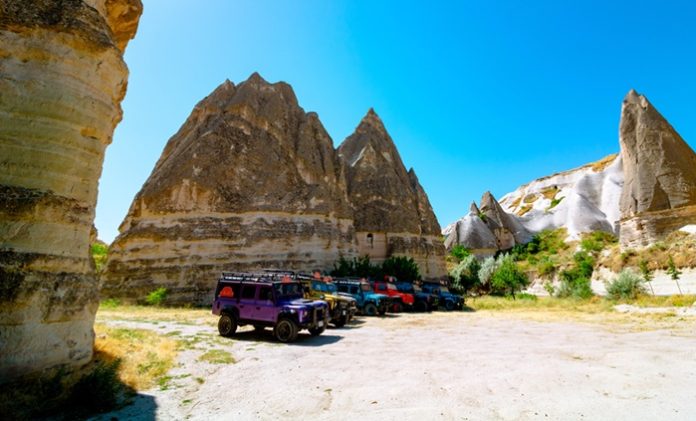 kapadokya safari jeep - Depositphotos