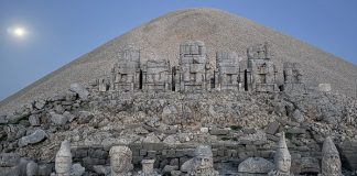 Nemrut Dağı’nda ziyaretçi yoğunluğu artıyor