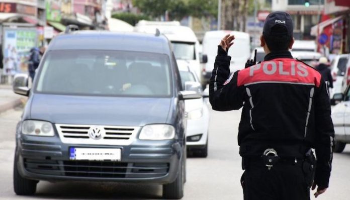polis-696x398