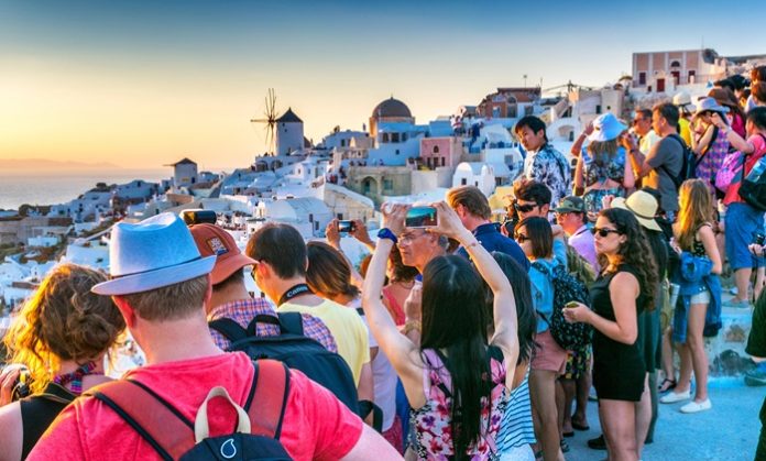 yunanistan - turist - Depositphotos