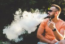 Singapur, elektronik sigara kullanan yabancı vatandaşlara para cezası ve seyahat yasağı uygulayacak