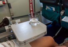 Uçaklarda Yolculara Ücretsiz Su Vermek Zorunlu Oldu