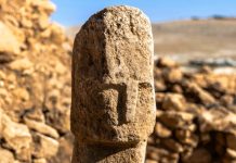 Karahantepe’de İnsan Yüzlü T Biçimli Dikilitaş Bulundu