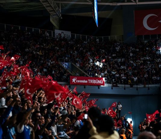 Anadolu Efes – FC Bayern Munich karşılaşması, Corendon Turizm Grubu ev sahipliğinde Antalya’da oynandı