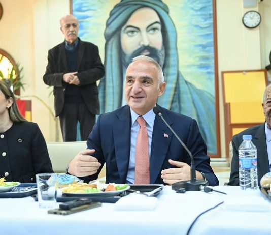 Bakan Ersoy, Karacaahmet Sultan Cemevi’nde Alevi-Bektaşi Kanaat Önderleriyle Buluştu