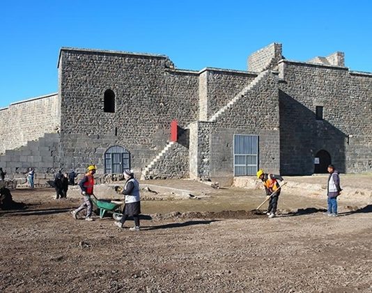 Diyarbakır’da Tarihi Surun Bir Bölümü Gün Yüzüne Çıkarıldı