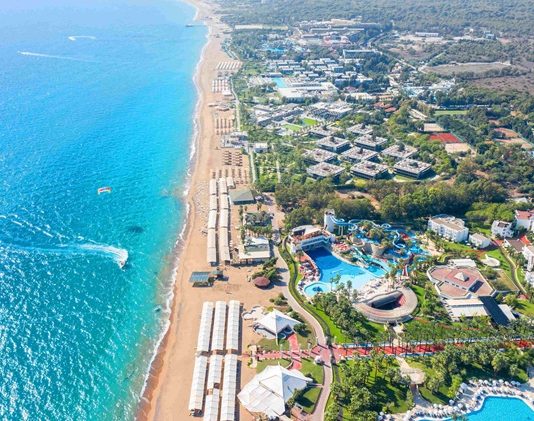 Antalya Otellerinde Sınırsız Tatil Keyfi: Modern Lüksü Yeniden Keşfedin