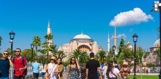 Sultanahmet Dolu, Biz mi Boşuz?