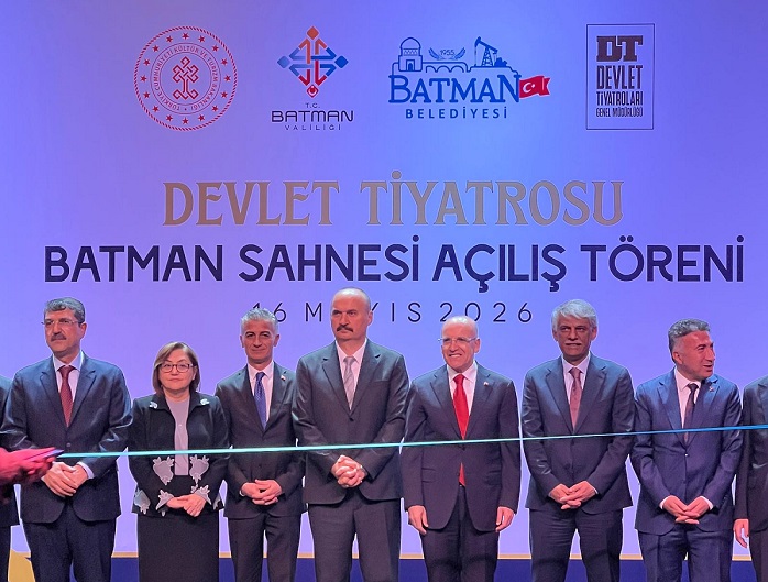 Mehmet Şimşek Batman’da: “Kadim Şehirler Yolu” Lansmanı Öncesi Bakan Ersoy’a Teşekkür