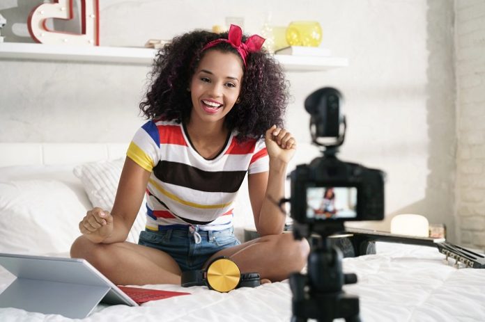 Influencer, sosyal medya, fenomen 42 Otellerde Influencer Tartışması: Ücretsiz Konaklama Dönemi Bitiyor mu?