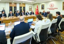Trabzon Çinli turiste gözünü dikti: Turizmde yeni pazar hamlesi Trabzon turizminde Çinli turist hedefi Kültür ve Turizm Bakanlığı ile TİSAD arasındaki görüşmede ele alındı.