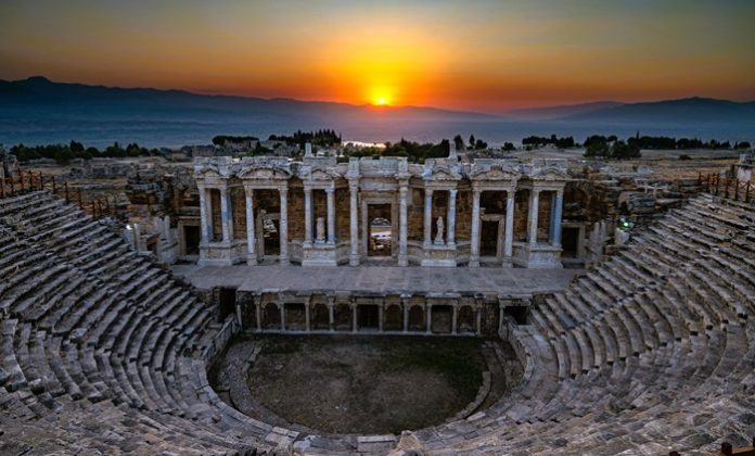 Hierapolis Antik Tiyatrosu
