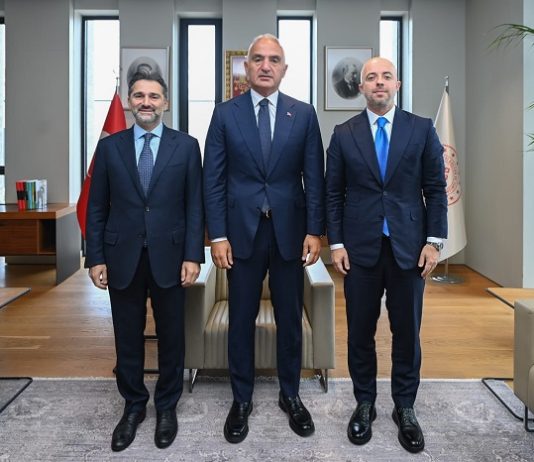 Turizmde Yeni Rotalar: Alternatif Pazarlar ve Yeni Uçuş Noktaları Masada BAKAN ERSOY VE THY YÖNETİMİNDEN TURİZM ZİRVESİ